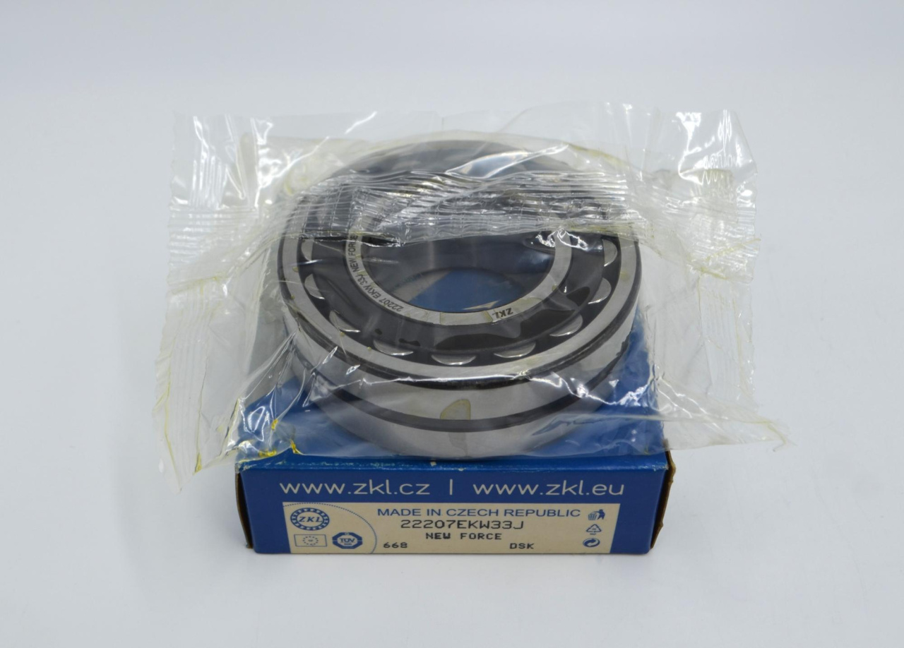 Двухрядный сферический роликоподшипник ZKL 22207 EKW33J